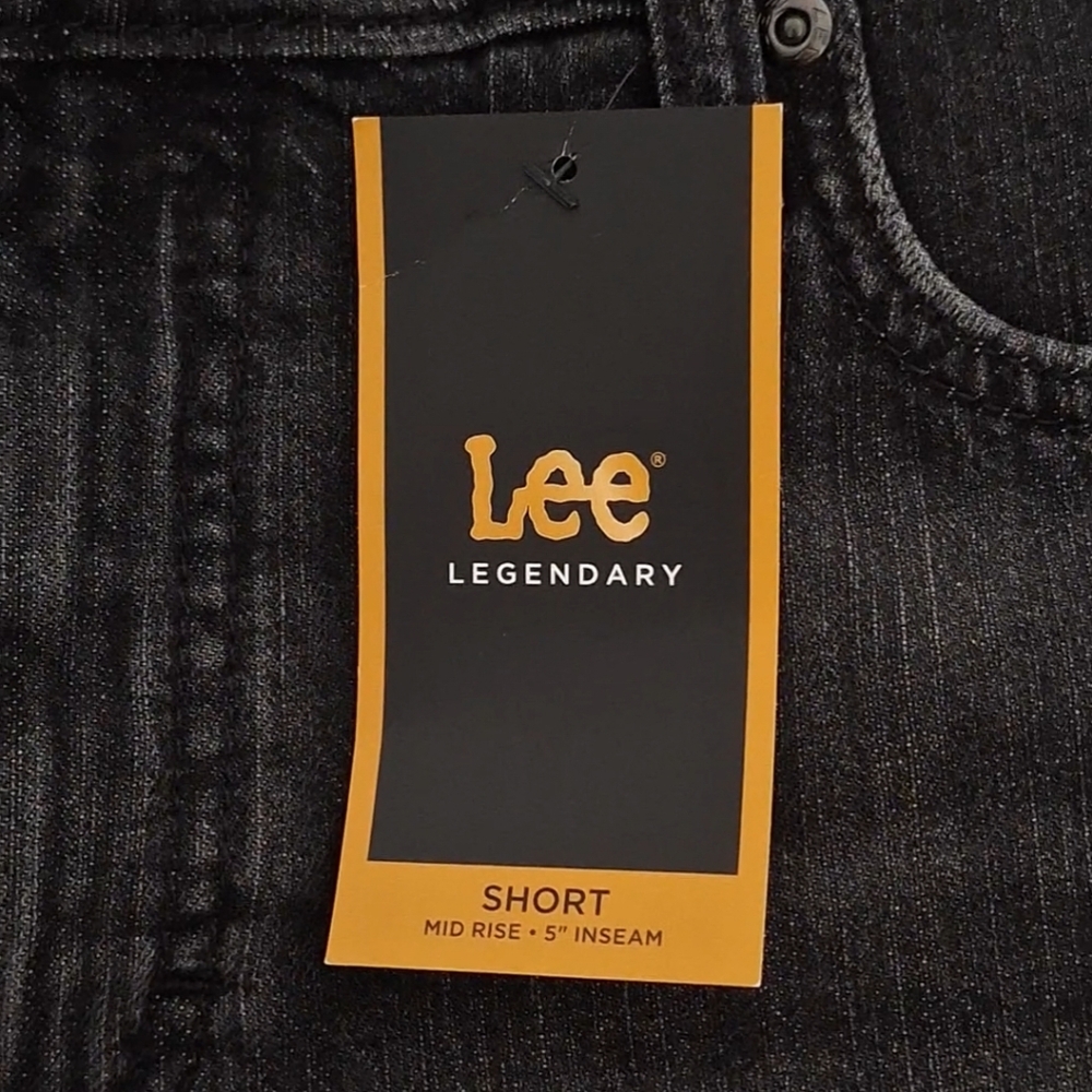 Lee - Picture 6 of 9